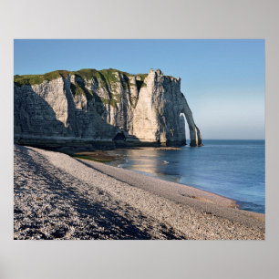 Bekend strand en klif Aval van Etretat Poster