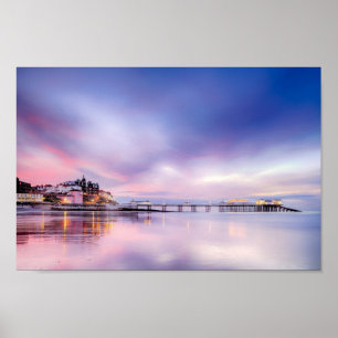 Bekende Cromer pier in Norfolk England met roze su Poster