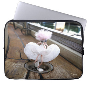Bekende scene in Witte rok door fubby nagespeeld. Laptop Sleeve