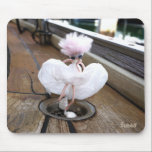 Bekende scene in Witte rok door fubby nagespeeld. Muismat<br><div class="desc">Iconische pose in witte rok op rooster door een Fubby. De Fubby is ontstaan in mijn hoofd. Als hersenspinsel ontstond een grappig volkje dat niet genoeg had aan fantasie maar echt tot leven wilde komen en vastgelegd op mijn gevoelige plaat. De Fubby's staan voor vrolijkheid, saamhorigheid, luchtigheid en vredig samenleven....</div>