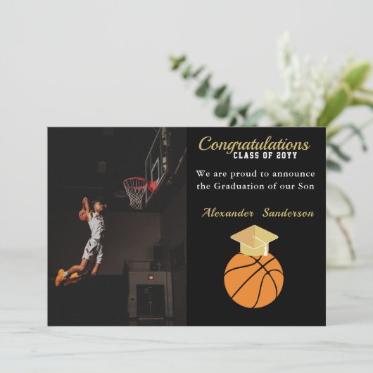 Bekendmaking van het afstuderen Black and Gold Bas Aankondiging (Staand voorkant)