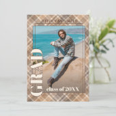 Bekendmaking van het Afstuderen Brown Beige Tartan Aankondiging (Staand voorkant)