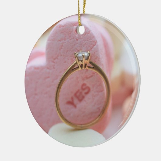 Bekendmaking van het Verloving Diamond Ring Keramisch Ornament (Links)