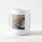 Beker met fijne kunst van papavers tussen de rotse koffiemok (Voorkant links)