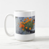 Beker met fijne kunst van papavers tussen de rotse koffiemok (Links)