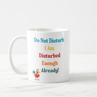 Beker met grappige kleurrijke quote en afbeelding. koffiemok