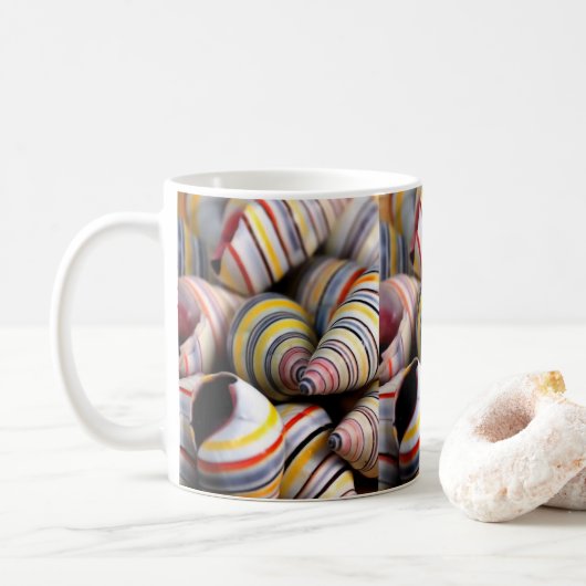 Beker met schelpen van het strand koffiemok (Met donut)