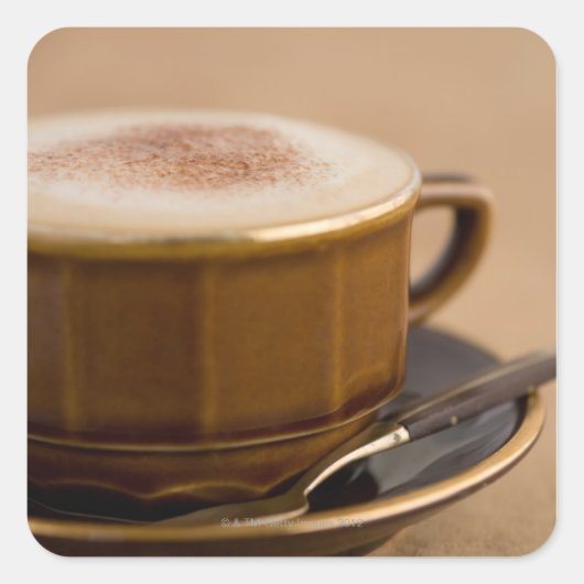 Beker van cappuccino met cacaopoeder vierkante sticker (Voorkant)