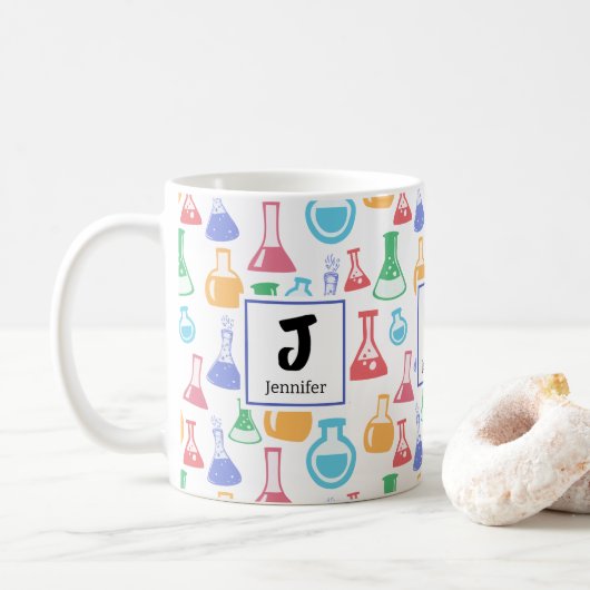 Bekers en Kolven Leuk Wetenschapspatroon Monogram Koffiemok (Met donut)