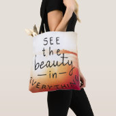 Bekijk de schoonheid in alles tote bag (Dichtbij)