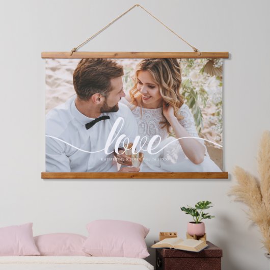 Bekledingsfoto voor Elegant Script "Love" Hangend Wandkleed (Slaapkamer)