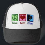 Beklimmen van het vredesliefdesgebergte trucker pet<br><div class="desc">Peace Love Climb geschreven onder een groen vredesteken,  een rood hart,  en een rockklimmer die een berg beklimt. Een groot geschenk voor een atleet in extreme sport.</div>