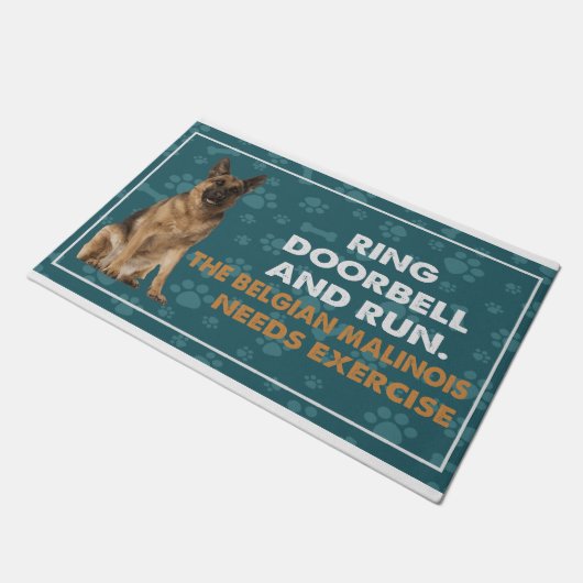 Bel de deurbel en ren de Belgische Malinois heeft  Deurmat (Schuin)