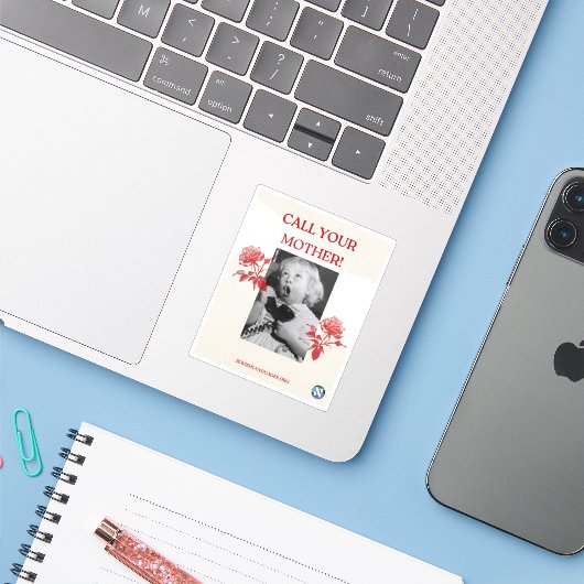 Bel je moeder! Engels Sticker (Laptop met iPhone)