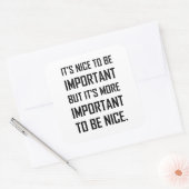 Belangrijk om het citaat van Nice te zijn Vierkante Sticker (Envelop)
