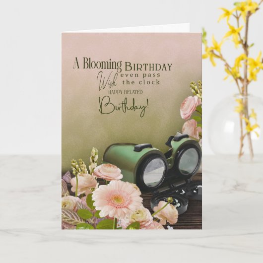 Belated Birthday Greeting For Traveller Explorer Kaart (Gele Bloem)