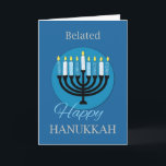 Belated Hanukkah Menorah op Dark Blue Kaart<br><div class="desc">Het is nooit te laat om iemand een Hanoekagroet te sturen,  vooral met deze kaart die speciaal voor dat doel is gemaakt. Krijg nu een kopie van dit als je achterhaalde groeten naar iemand wilt sturen.</div>