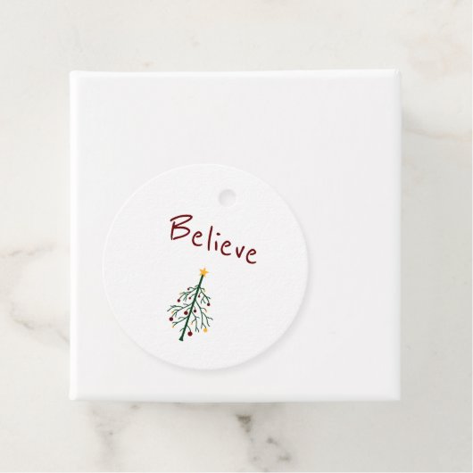 Beleef de rode, eenvoudige kerstboom bedankjes labels (In situ)