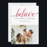 Beleef de witte feestkaart voor kerstscript feestdagenkaart<br><div class="desc">Vakantiekaart is voorzien van "Geloof in de magie van Kerstmis"-groet en je foto op de voorkant. Pas je vakantiebericht en je foto op de achterkant aan.</div>