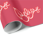 Beleef de witte, grafische kerstverpakking met rod cadeaupapier (Rol Hoek)