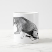Beleefde poot - Pitbull Mix Monochrome Grote Koffiekop (Voorkant)