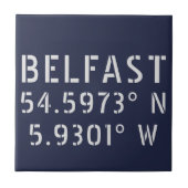 Belfast Latitude Longitude Tegeltje (Voorkant)