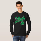 Belfast Sport Script Shamrock Groen Schrift Witte T-shirt (Voorkant volledig)