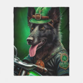 Belgische herder fietsend op St. Patrick's Day Fleece Deken (Voorkant)