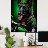 Belgische herder fietsend op St. Patrick's Day Poster (Thuiskantoor)