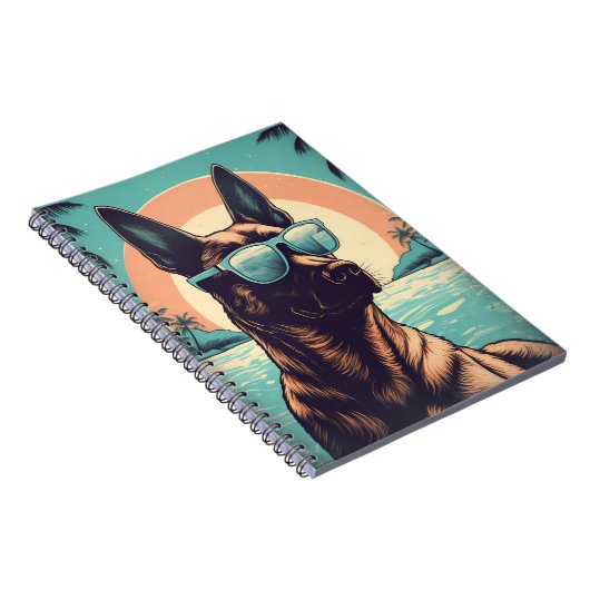 Belgische Malinois bij een tropisch strand tijdens Notitieboek (Rechterzijde)