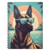 Belgische Malinois bij een tropisch strand tijdens Notitieboek (Voorkant)