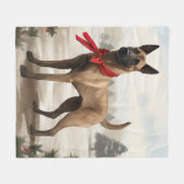 Belgische Malinois Hond in Sneeuw Kerstmis Fleece Deken (Voorkant (Horizontaal))