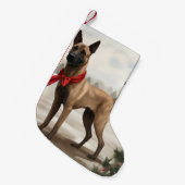 Belgische Malinois Hond in Sneeuw Kerstmis Kleine Kerstsok (Voorkant (Hangend))