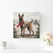 Belgische Malinois Hond in Sneeuw Kerstmis Vierkante Klok (Huis)
