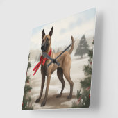 Belgische Malinois Hond in Sneeuw Kerstmis Vierkante Klok (Hoek)