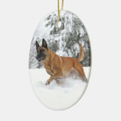 Belgische Malinois in sneeuwversiering Keramisch Ornament (Links)