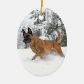 Belgische Malinois in sneeuwversiering Keramisch Ornament (Voorkant)