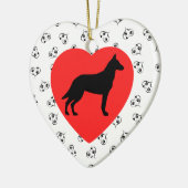 Belgische Malinois Silhouette draagt een hartensch Keramisch Ornament (Links)