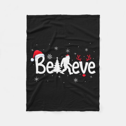 Believe Bigfoot Sasquatch Reindeer Santa Hat Merry Fleece Deken (Voorkant)