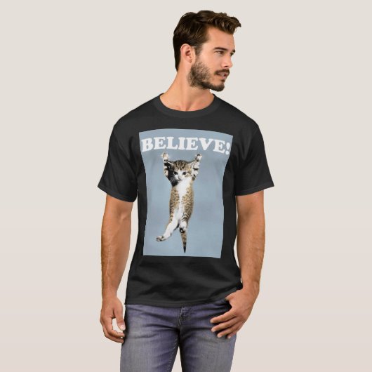 Believe Cat Poster Classic T-Shirt (Voorkant volledig)