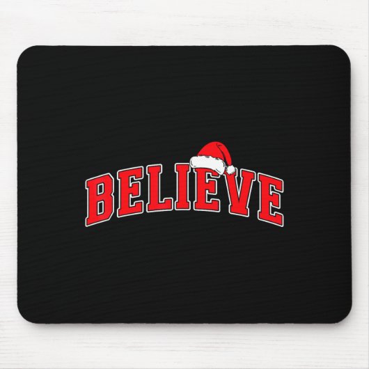 Believe Christmas Varsity Text With Santa Hat Fami Muismat (Voorkant)