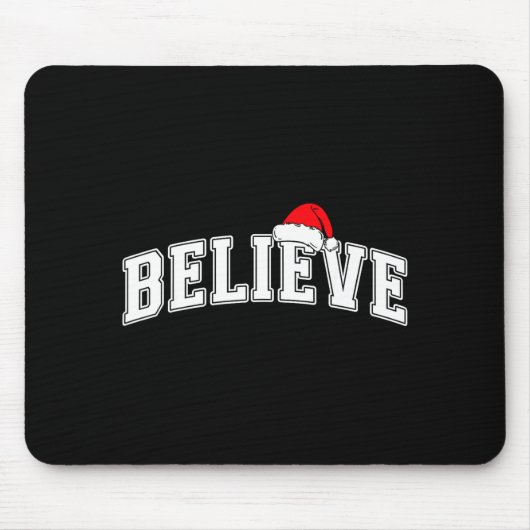 Believe Christmas Varsity Text With Santa Hat Fami Muismat (Voorkant)