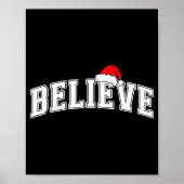 Believe Christmas Varsity Text With Santa Hat Fami Poster (Voorkant)