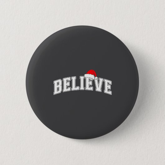 Believe Christmas Varsity Text With Santa Hat Fami Ronde Button 5,7 Cm (Voorkant)