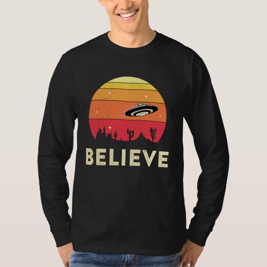 Believe In UFOs UFO Believer Alien Ufology Flying  T-shirt (Voorkant)
