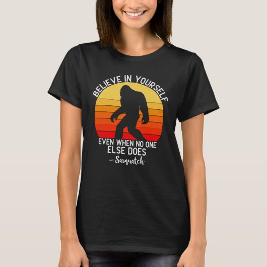 Believe in Yourself | Bigfoot Retro T-shirt (Voorkant)
