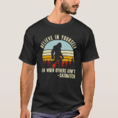 Believe In Yourself Sasquatch Funny Motivational T-shirt (Voorkant)