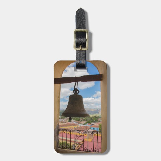 Bell in een kerktoren, Cuba Bagagelabel (Voorkant verticaal)