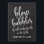 Bellen Zenden Betaalbare Chalkboard Bord Kaart<br><div class="desc">Een elegant avant-gardistisch trouwbord met de tekst "Blaas bellen van goede wensen voor de nieuwe Meneer en Mevrouw" in een extravert lettertype, de borsteltextuur voegt een spontane en speelse sfeer toe. De achtergrondkleur kan worden aangepast aan uw behoeften en voorkeuren, neem contact met me op als u een speciale vraag...</div>