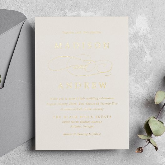 Beloved ivoor en Gold Calligraphy Wedding Folie Uitnodiging